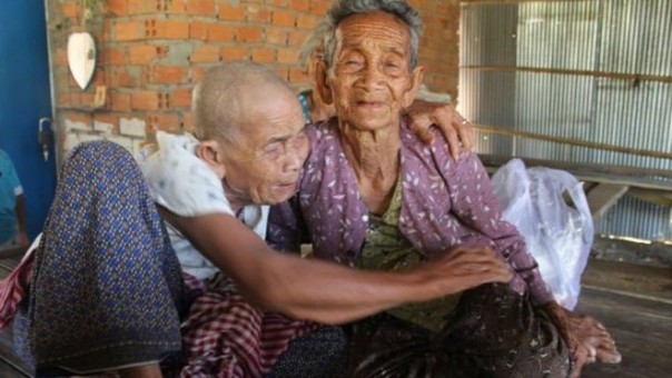 Berpisah Selama 47 Tahun, Dua Wanita Asal Kamboja Ini Akhirnya Bisa Bertemu Kembali