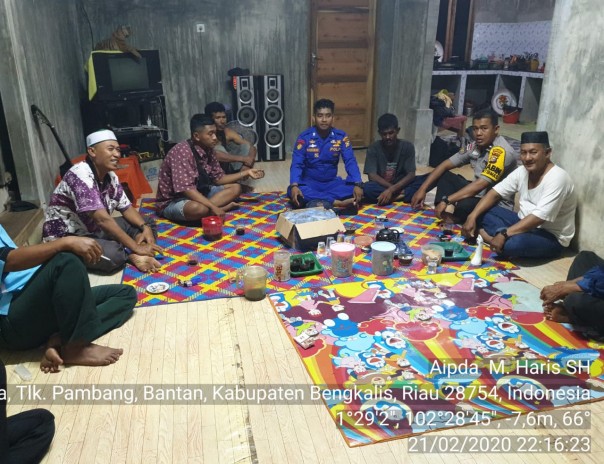 Seorang Nelayan warga asal Malaysia ditemukan saat terombang ambing ditengah laut perairan Bantan (foto/Hari)
