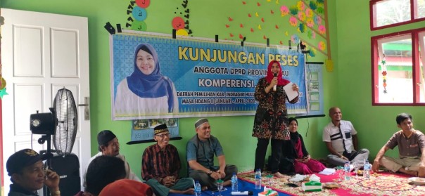 Anggota DPRD Provinsi Riau Komperensi, SP. M.Si di Desa Muaro Tombang (foto/Zar)