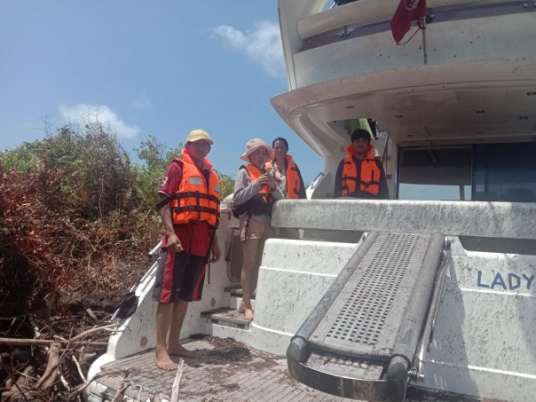 Sat Polair Polres Bengkalis akhirnya evakuasi kapal pesiar KM Ledy Yeeda milik warga negara Asing (foto/hari)