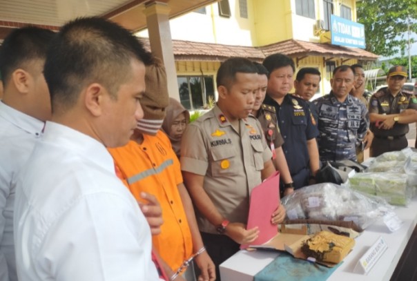 Kepolisian Resor (Polres) Bengkalis memusnahkan barang  bukti (BB) narkoba jenis sabu dan happy five dengan cara di blender (foto/Hari)