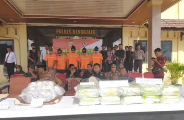 Kepolisian Resor Polres Bengkalis bersama Bea dan Cukai tipe Madya Bengkalis berhasil meringkus satu orang tersangka (foto/Hari)