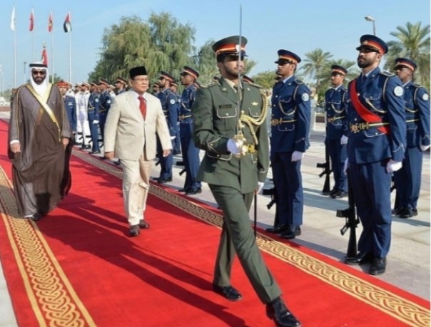 Menhan Prabowo Subianto disambut upacara kehormatan ketika tiba di Uni Emirat Arab (foto/int)
