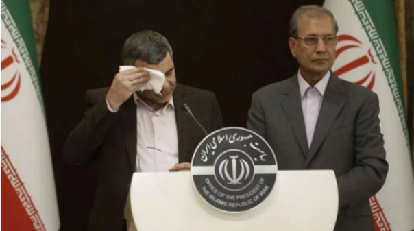 Wakil Menteri Kesehatan Iran, Harirchi (kiri) yang diduga sudah terjangkit virus Corona saat menggelar konferensi pers yang membahas perkembangan virus mematikan itu di Iran. Foto: int 