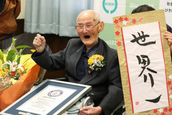 Watanabe, pria Jepang yang meninggal dunia usai menerima piagam dari  Guinness World Records. Foto: int 