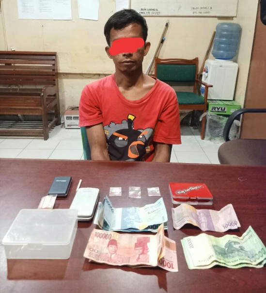 Pemuda pengangguran di Mandau, Kabupaten Bengkalis ditangkap polisi gara-gara narkoba (foto/Hari)