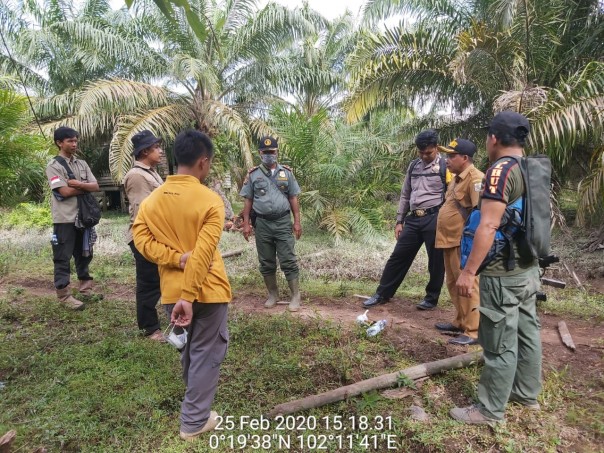 Balai BKSDA Riau menghimbau warga Desa Kuala Tolam Kecamatan Pelalawan Kabupaten Pelalawan, untuk tidak melakukan perburuan terhadap harimau Sumatera (foto/Ardi)