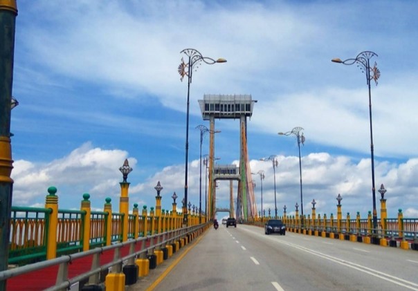 Jembatan Tengku Agung Sultanah Latifah (foto/Lin)