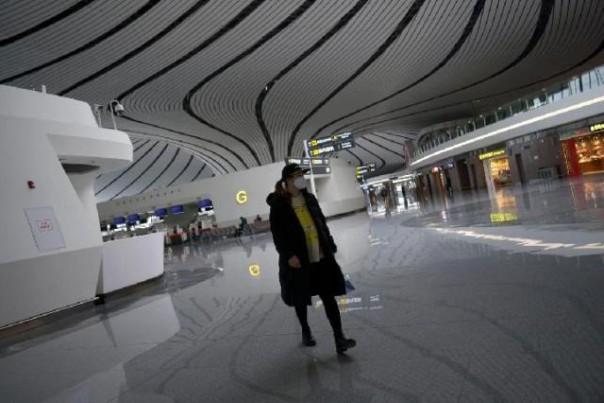 Bandara Beijing yang tampak sepi sejak wabah virus Corona menghantam China. Foto: int 