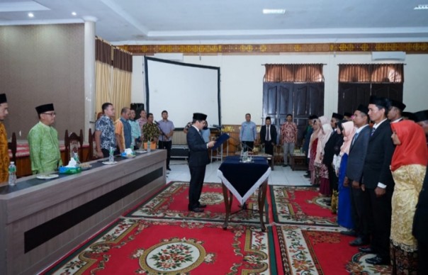 Sebanyak 70 orang anggota Panitia Pemilihan Kecamatan (PPK) Kabupaten Siak untuk Pemilihan Bupati dan Wakil Bupati Siak tahun 2020 resmi dilantik (foto/lin)