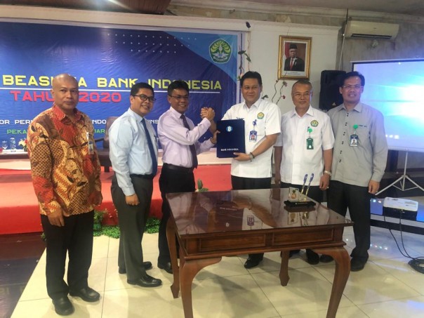 Bank Indonesia (BI) Perwakilan Riau, melakukan Penandatanganan Perjanjian Kerja Sama Program Beasiswa Bank Indonesia Tahun 2020 bersama Universitas Riau (Unri). (Foto: Istimewa)