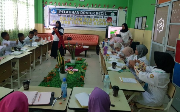 Pelatihan Dokter Kecil yang digelar Eka Hospital Pekanbaru bersama Future Islamic School. (Foto: Istimewa)