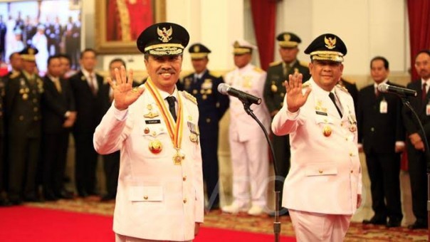 Syamsuar-Edy Natar saat dilantik menjadi gubernur dan wakil gubernur Riau oleh presiden Jokowi di Istana negara
