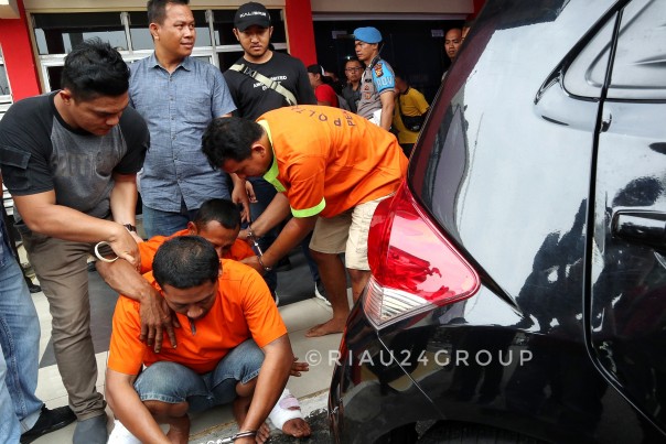 Tiga pelaku pembunuhan Samsul Bahri diringkus tim gabungan Polda Riau. (foto. Amri)