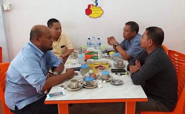 pertemuan Indra Gunawan, Tengku Said Hamzah, Sutarno (Ketua DPC Gerindra), dan Syamsurizal Budi (Ketua DPC Demokrat) (foto/Lin)