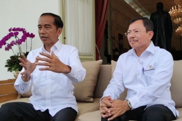 Presiden Jokowi dan Menteri Kesehatan dr Terawan saat memberikan keterangan tentang virus Corona di Tanah Air, belum lama ini. Foto: int 