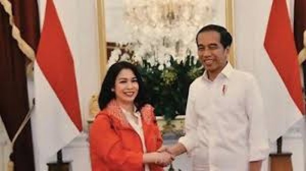 Dini Purnomo bersama Presiden Jokowi 