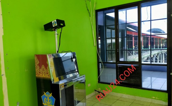 Alat scanner untuk mendeteksi virus Corona di pelabuhan bandar Sri Setia Raja (BSR) Selat baru, kecamatan Bantan, Kabupaten Bengkalis dibiar mangkrak (foto/Hari)