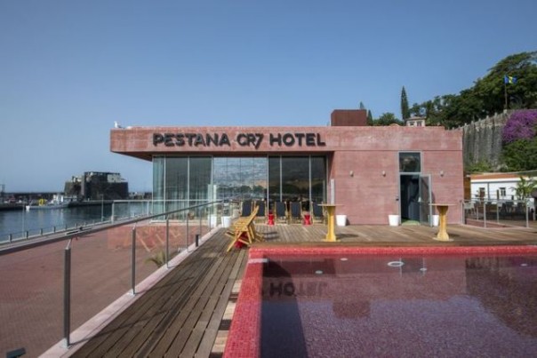 Hotel milik Cristiano Ronaldo yang sempat bakal dijadikan rumah sakit untuk menangani kasus virus Corona. Foto: int 