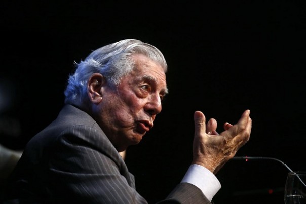 Pemenang Hadiah Nobel Sastra 2010, Mario Vargas Llosa. Foto/Reuters/Andrea Comas