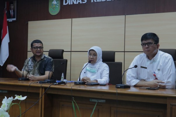 Dinas Kesehatan Provinsi Riau saat melakukan prescon mengenai update terkini virus corona atau covid-19 di Riau