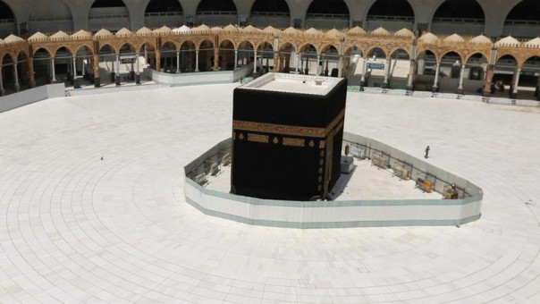 Pemerintah Arab Saudi Melarang Jemaah Sholat di Dalam dan Luar Masjid, Ini Alasannya...