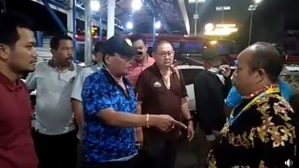 Anggota DPRD Blora yang marah-marah diperiksa kesehatannya oleh petugas medis Diskes Blora