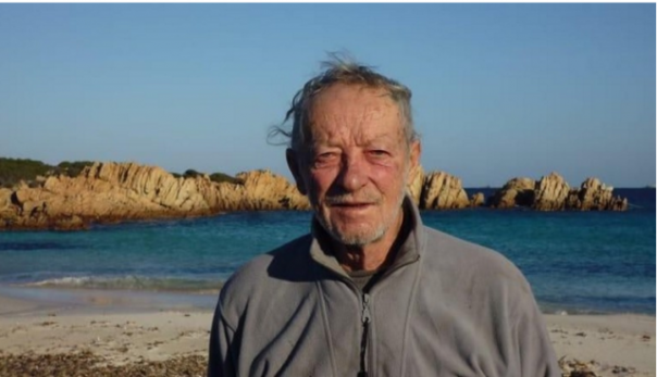 Mauro Morandi, kakek berusia 83 tahun yang hidup menyendiri di sebuah pulau terpencil di Italia. Foto: int 