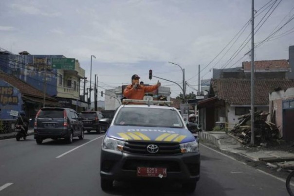 Walikota Tasikmalaya Budi Budiman berorasi keliling kota guna mengingatkan warga soal virus Corona. Foto: int 