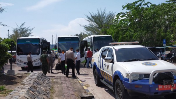 81 penumpang asal Kecamatan Bengkalis - Bantan yang baru pulang dari Malaysia akan dikarantina oleh Pemkab Bengkalis (foto/Hari)