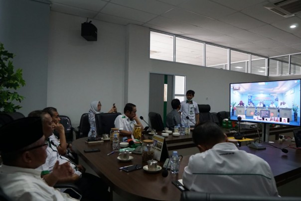  Kepala Lembaga Layanan Pendidikan Tinggi (LLDIKTI) Wilayah X Prof Dr H Herri, SE, MBA melakukan teleconference dengan pimpinan perguruan tinggi di Riau