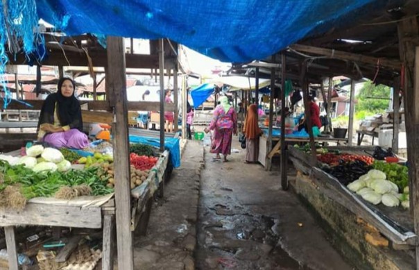 Kondisi Pasar Senggol Dumai, Tampak Sepi dari Pengunjung (foto/Zal)