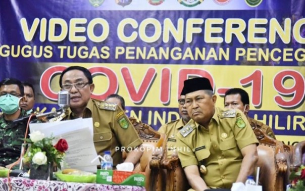 Bupati Inhil HM Wardan video conference dengan Gubernur Riau Syamsuar (foto/Rgo)