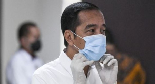 Presiden Jokowi saat meninjau Wisma Atlet di Jakarta yang dijadikan rumah sakti darurat Corona. Foto: int 