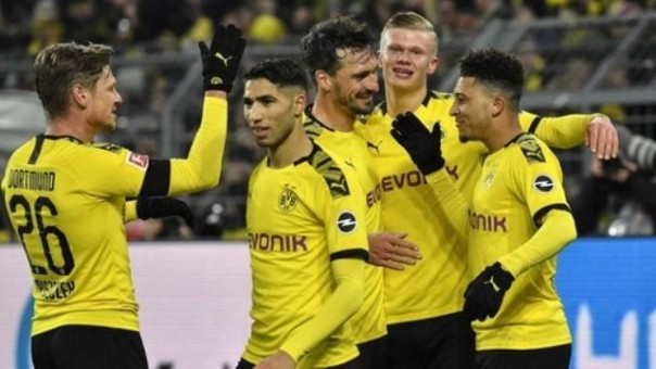 Para pemain Borussia Dortmund rela gajinya dipotong supaya staf klub bisa bertahan hidup di tengah wabah virus Corona. Foto: int 
