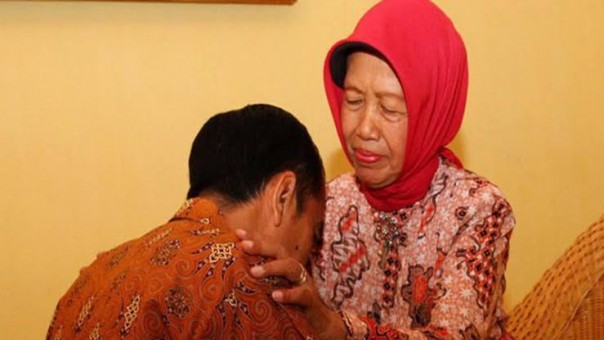 Ibunda Jokowi (int)