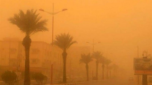 Langit di Arab Saudi yang tampak memerah akibat dilanda gelombang debu. Foto: int 