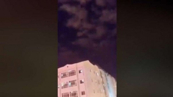 Pemandangan awan di langit Kuwait yang membuat warga histeris ketakutan. Foto: int 