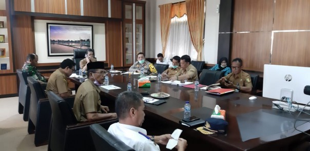 Video Conference Gugus Depan Penanganan Pencegahan Covid-19, antara Pemerintah Provinsi Riau dengan Pemerintah Kabupaten Kuantan Singingi (foto/Zar)