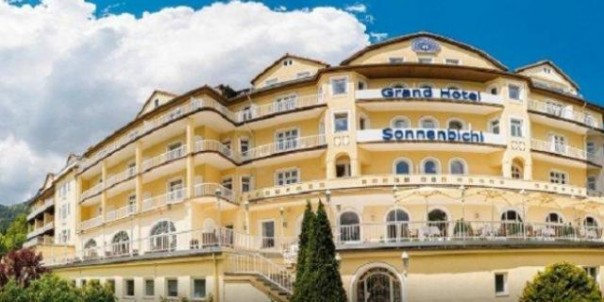 Grand Hotel Sonnenbichl di kawasan pegunungan Alpen, yang dikabarkan jadi tempat Raja Thailand mengisolasi diri dari wabah Corona. Foto: int 