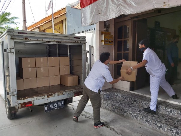PT AHM serahkan 900 paket sembako ke Jakarta dan Jawa Barat