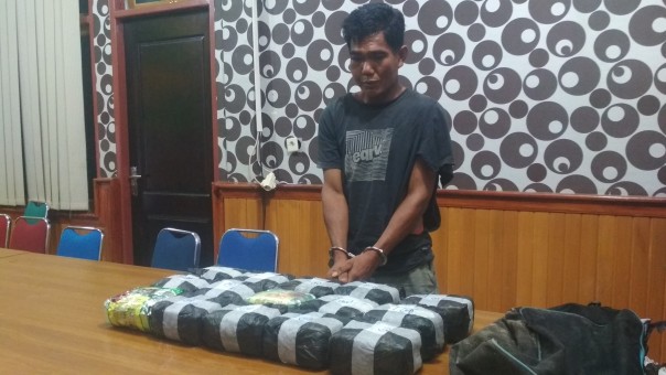 Pelaku penyelundupan narkotika 15 kilogram sabu diringkus Ditresnarkoba Polda Riau