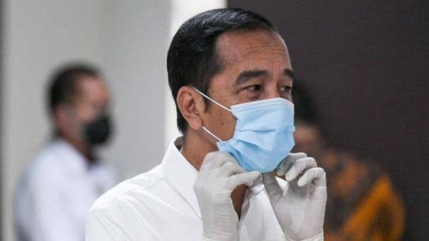 Jokowi saat mengenakan masker