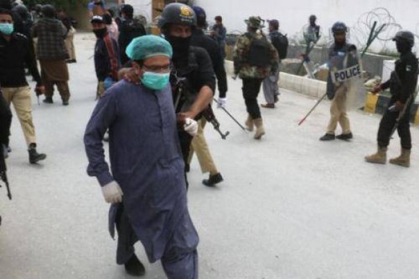Polisi tangkap puluhan dokter di Pakistan yang demonstrasi protes kekuarangan APD (foto/int)