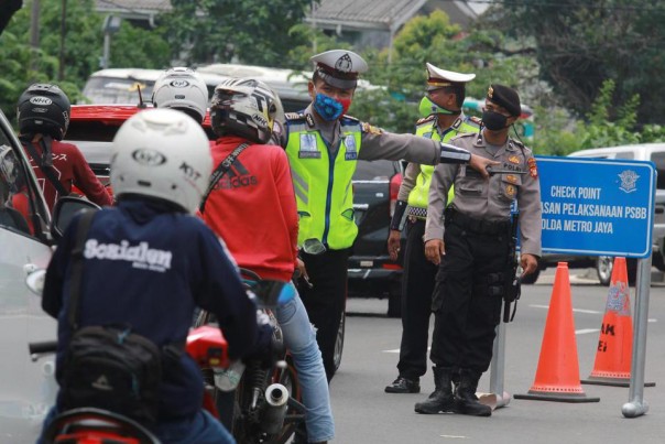 Razia pelaksanaan PSBB di Jakarta/foto:katadata.com