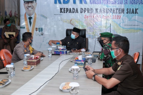 Bupati Siak Alfedri Sampaikan LKPJ Pada Paripurna DPRD Via Video Conference (foto/ist)