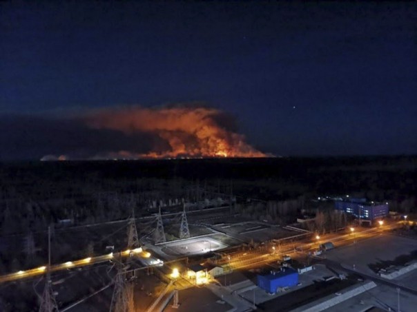 Kebakaran Hebat Terjadi di Hutan yang Berjarak Hanya Satu Mil Dari Pembangkit Listrik Tenaga Nuklir Chernobyl 