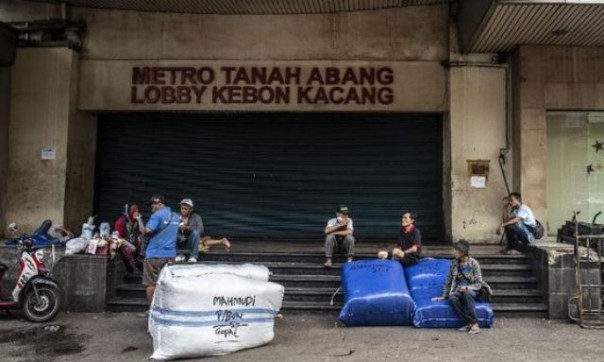 Pasar Tanah Abang di Jakarta, sebagai pasar grosir terbesar yang juga tutup akibat wabah virus Corona. Foto: int 