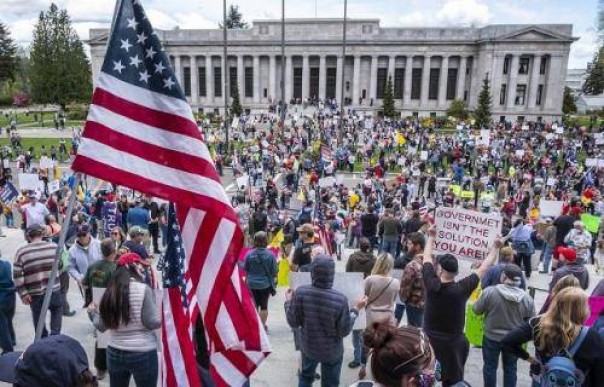 Dilaporkan sekitar 2.500 orang unjuk rasa di depan gedung Capitol negara bagian Washington (foto/int)