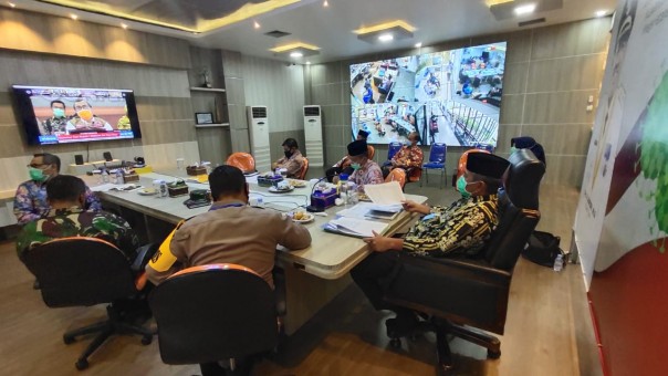 Video Conference Bersama Gubri Syamsuar, Bupati Alfedri Laporkan Update Kebijakan Penanganan Covid-19 di Siak (foto/Lin)